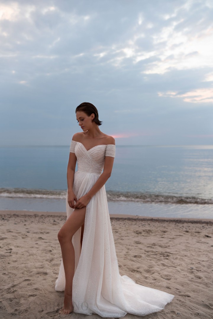 Свадебное платье Алисия А-силуэт, Блестящие, Для беременных, Легкие, Минимализм, Со шлейфом