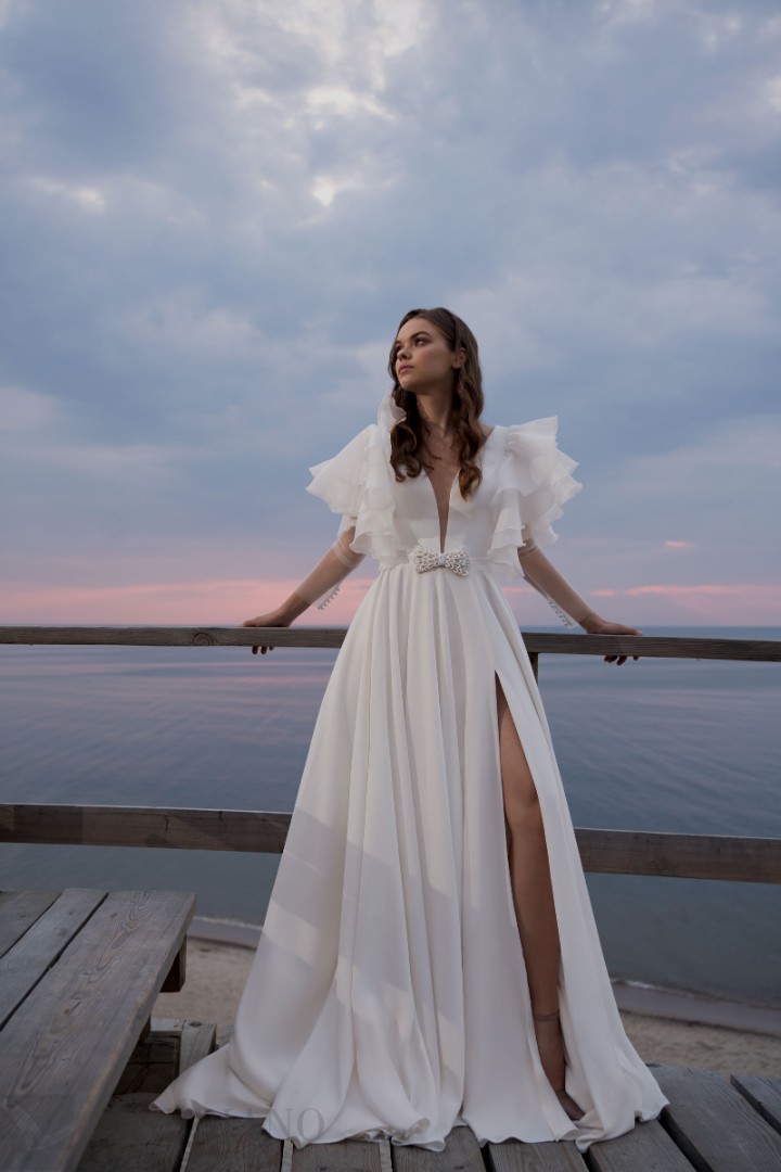 Свадебное платье Нарина А-силуэт, Со шлейфом, 2022 год, Закрытые, С рукавами