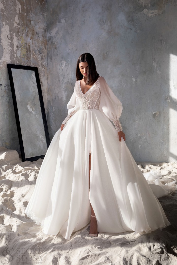 Свадебное платье Аина А-силуэт, 2022 год, Легкие, Открытые, С рукавами, Со шлейфом
