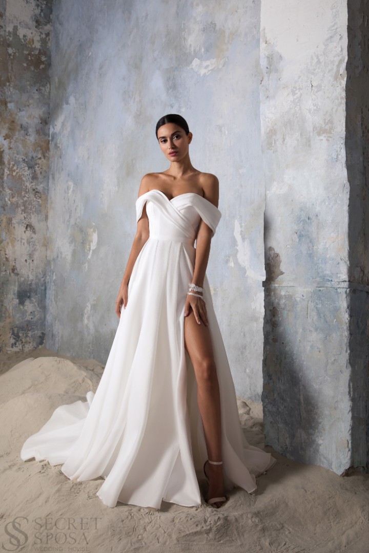 Свадебное платье Лабриса А-силуэт, 2022 год, Большие размеры, Легкие, Минимализм, Открытые, Со шлейфом