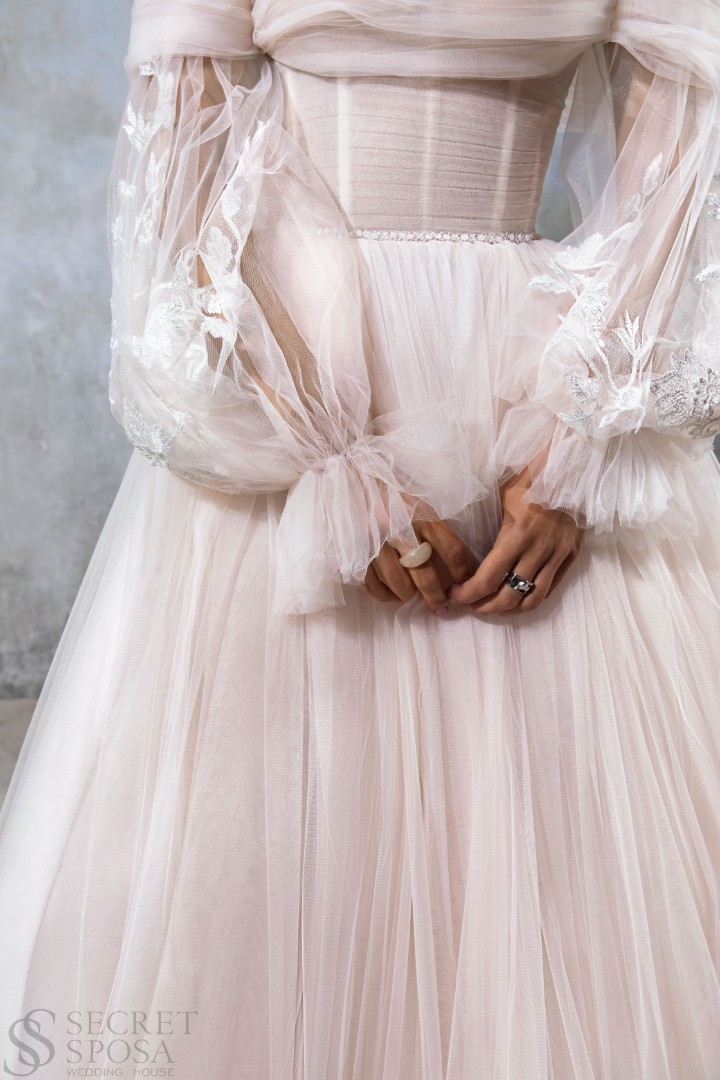 Свадебное платье Лючия Пышное, 2022 год, С корсетом, С рукавами, Со шлейфом