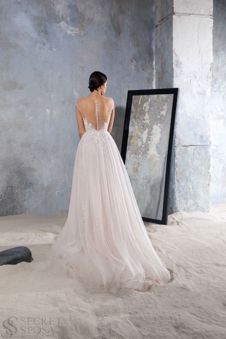 Свадебное платье Ники А-силуэт, 2022 год, Блестящие, Кружевные, Легкие, Открытые, Со шлейфом