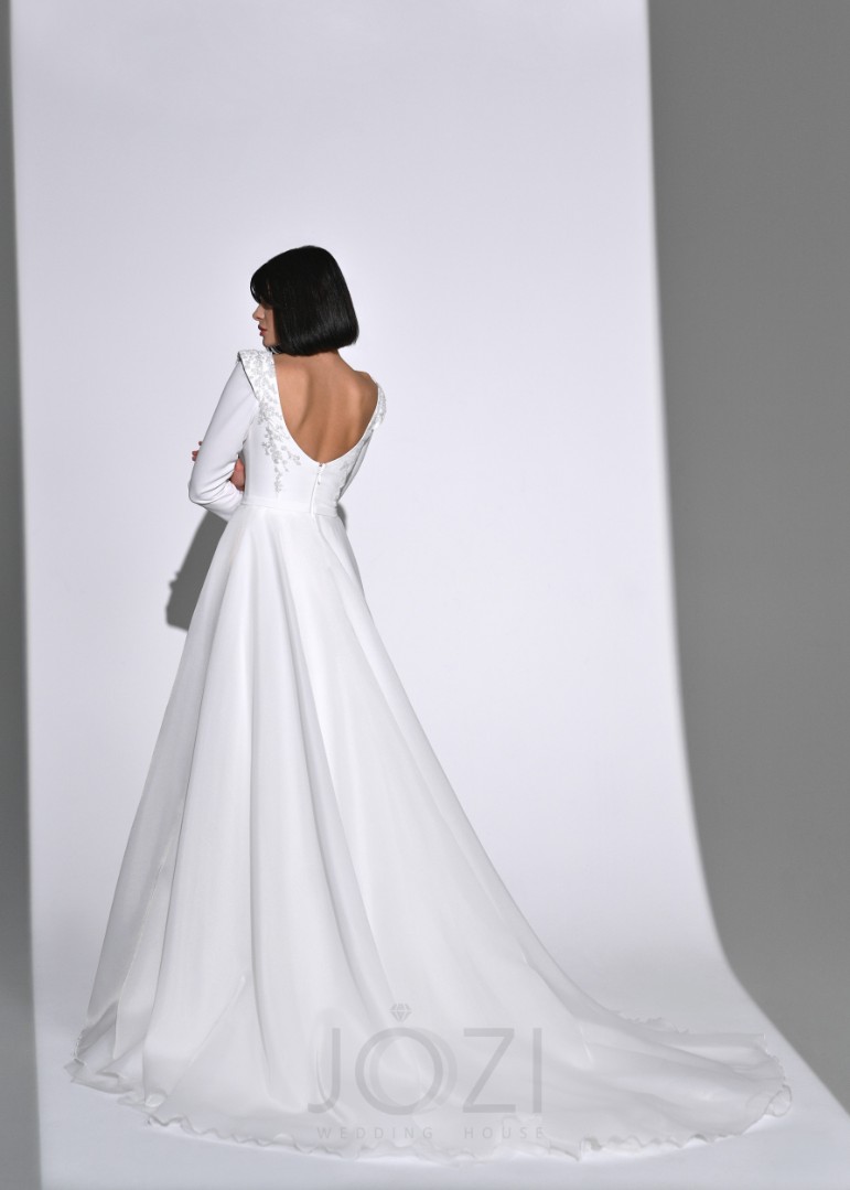 Свадебное платье Азалия А-силуэт, Со шлейфом, 2022 год, Закрытые, Минимализм, Простые, С рукавами