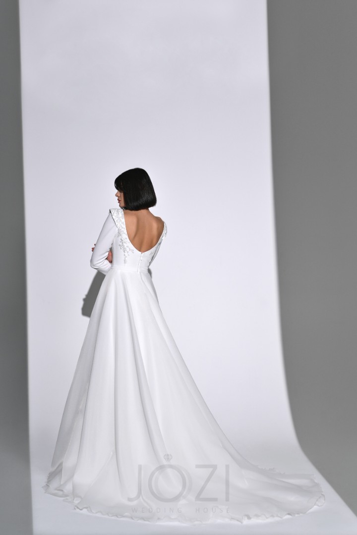 Свадебное платье Азалия А-силуэт, Со шлейфом, 2022 год, Закрытые, Минимализм, Простые, С рукавами