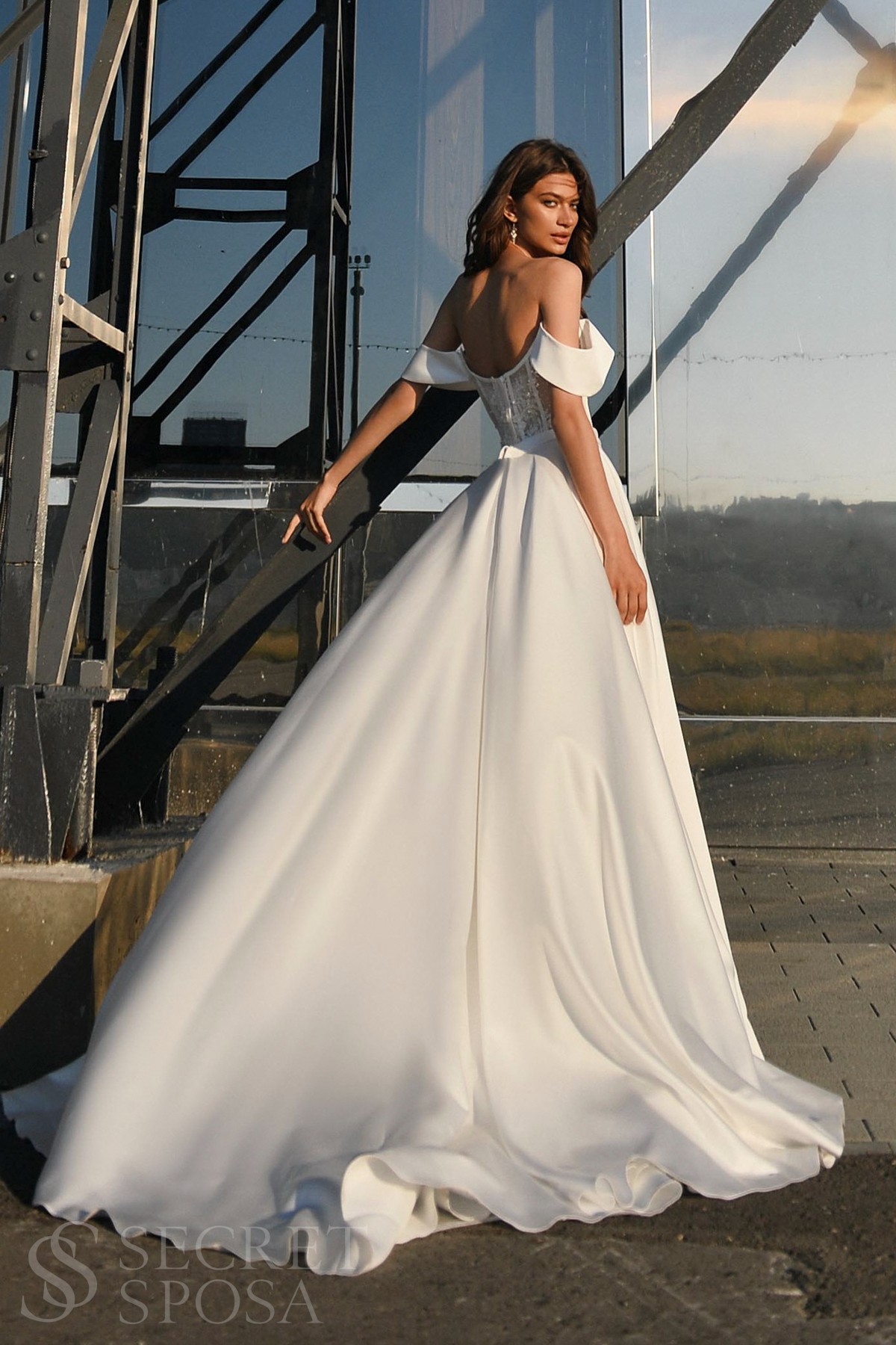 Свадебное платье Бриони А-силуэт, 2023 год, С корсетом, Со шлейфом
