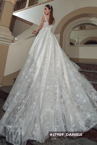 Свадебное платье Даниэль Пышное, Со шлейфом, Кружевные