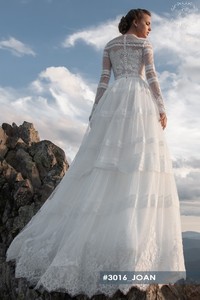 Свадебное платье Джоан А-силуэт, Закрытые, Кружевные, С рукавами